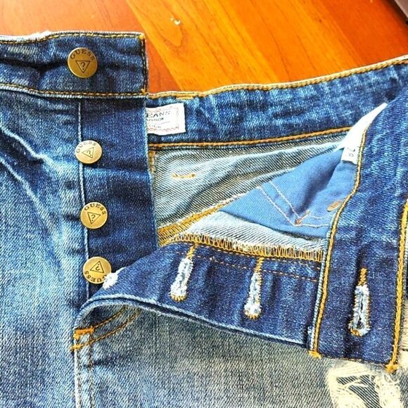 Guess High-Waisted Distressed Denim Cut Off Shorts - Picture 5 of 9